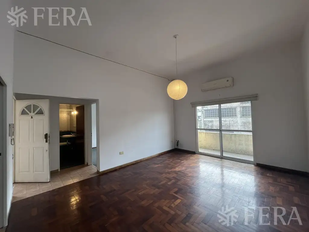 Venta PH  2 ambientes con balcón en Bernal