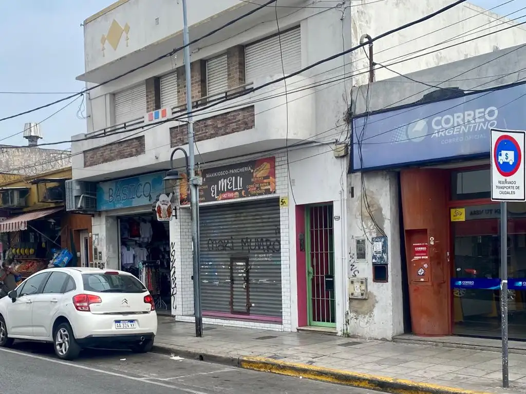 EXCELENTE LOCAL EN VENTA SOBRE VELEZ SARSFIELD PLENO CENTRO COMERCIAL