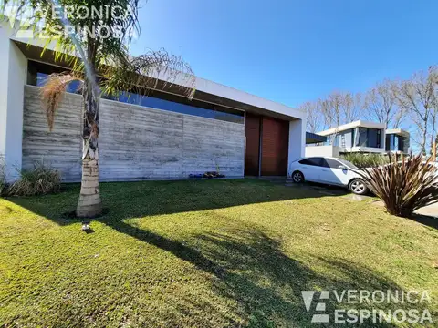 Casa  en venta, Haras San Pablo 4 ambientes.