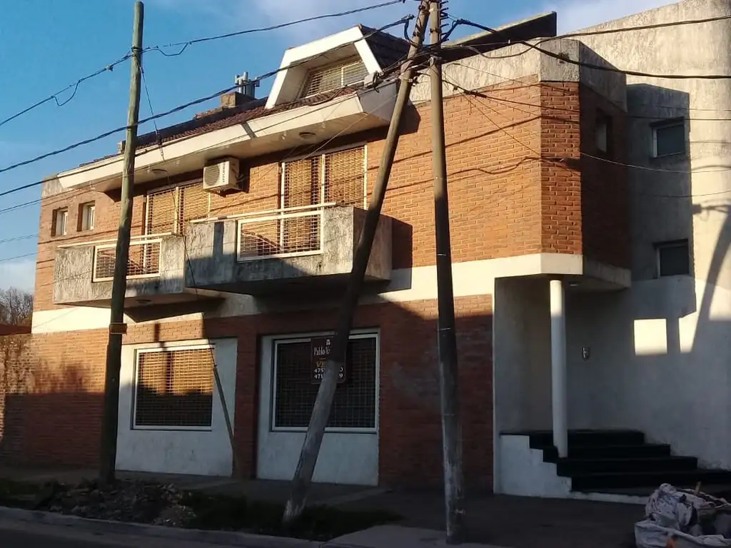 Casa c/4 Dormitorios en suite. Cochera para tres vehiculos.