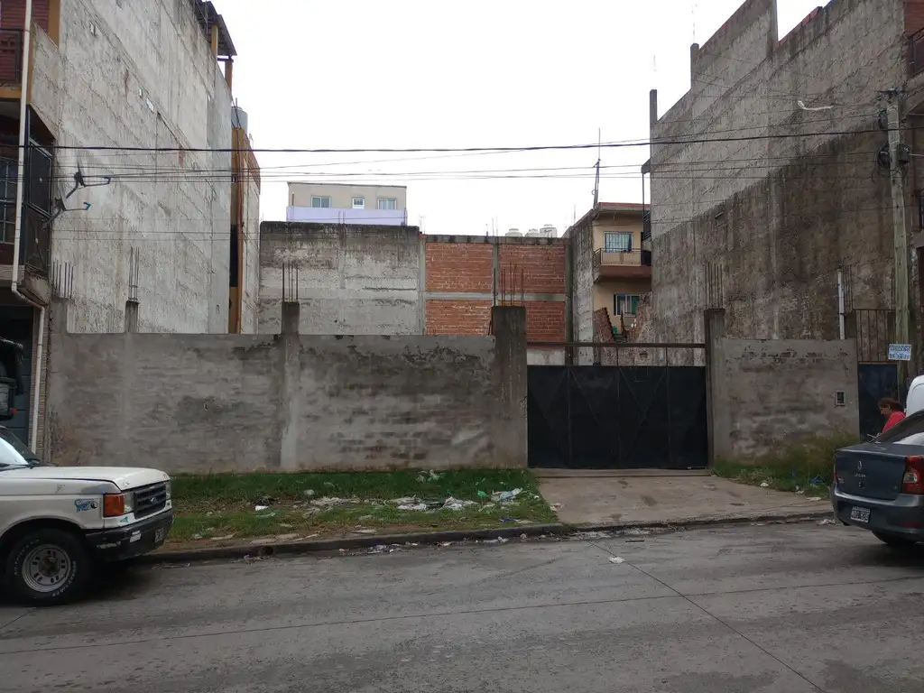 EXCELENTE UBICACION   LOTE 8,39 X 27,80 (V. CELINA ). CALLE 3 ENTRE 6 Y 8  "ULTIMOS EN LA ZONA"