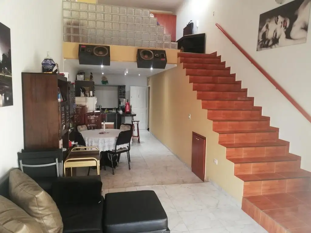 EXCELENTE DEPARTAMENTO AL FRENTE DE GRAN CATEGORIA, 3 AMBIENTES, 2 PLANTAS, TIPO LOFT.