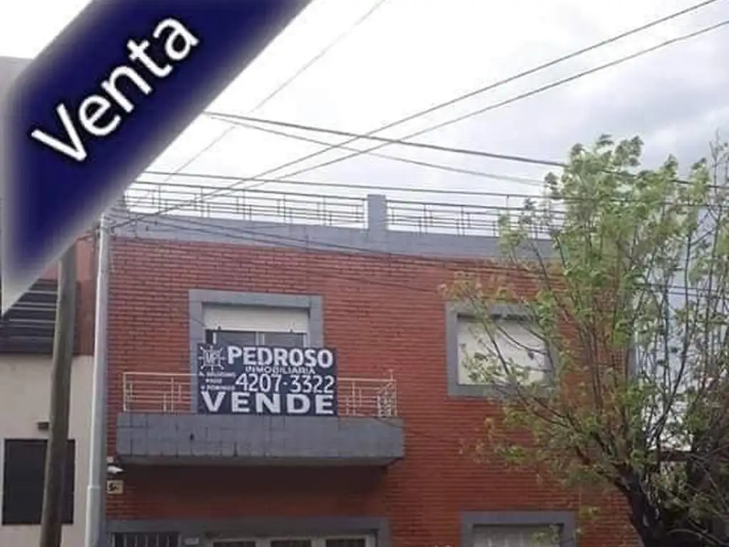 CASA A METROS DE AV. BELGRANO PARA 2 FAMILIAS