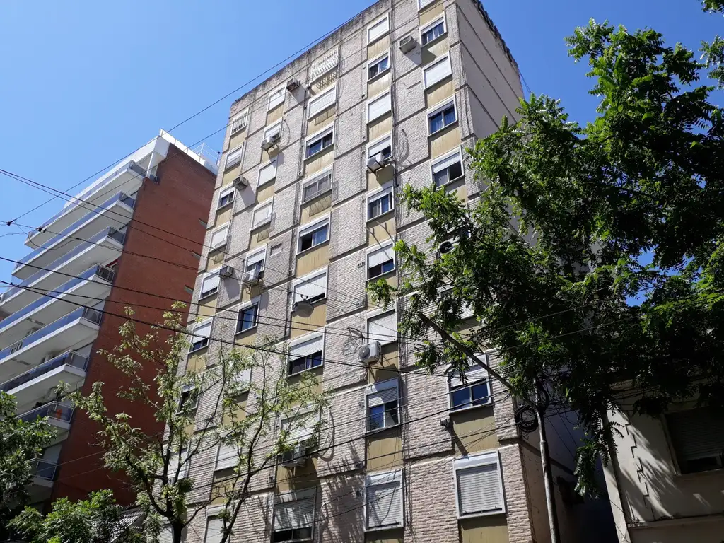 Departamento de 4 dormitorios con cochera en VENTA - Barrio Martin