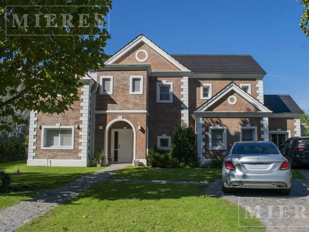 Casa en venta con renta en cul de sac en Ayres de Pilar