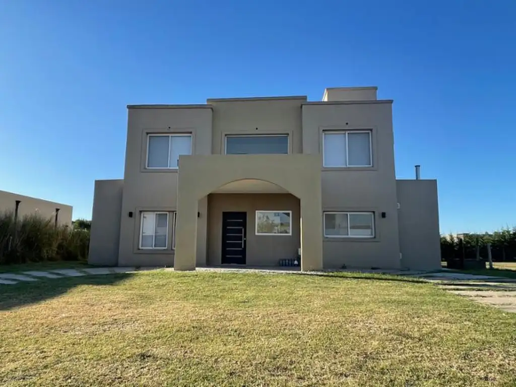 VENTA DE CASA EN EL BARRIO DE SANTA JUANA CANNING