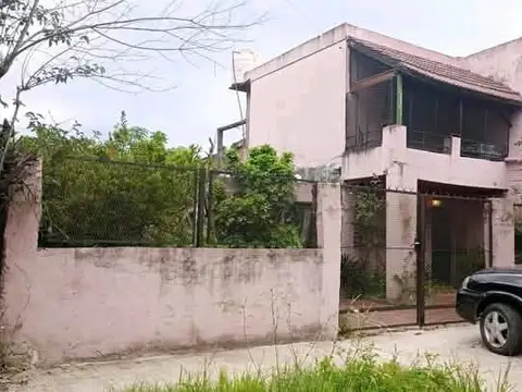 SE VENDE ESPECTACULAR CASERÓN 5 AMBIENTES Y UN DEPARTAMENTO ARRIBA