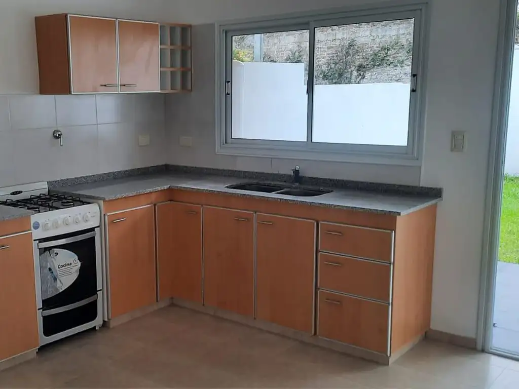 VENTA - HERMOSO DUPLEX 3 AMB. CON JARDÍN - OPORTUNIDAD!