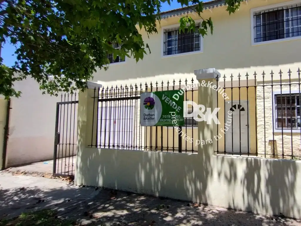 Terreno en venta con casa a demoler o RECICLAR COMPLETAMENTE en Beccar