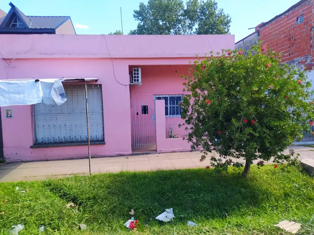 Casa de 4 ambientes sobre un lote de 10x20m en Merlo