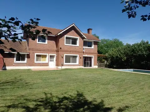 Casa  en Barrio Cerrado Acacias