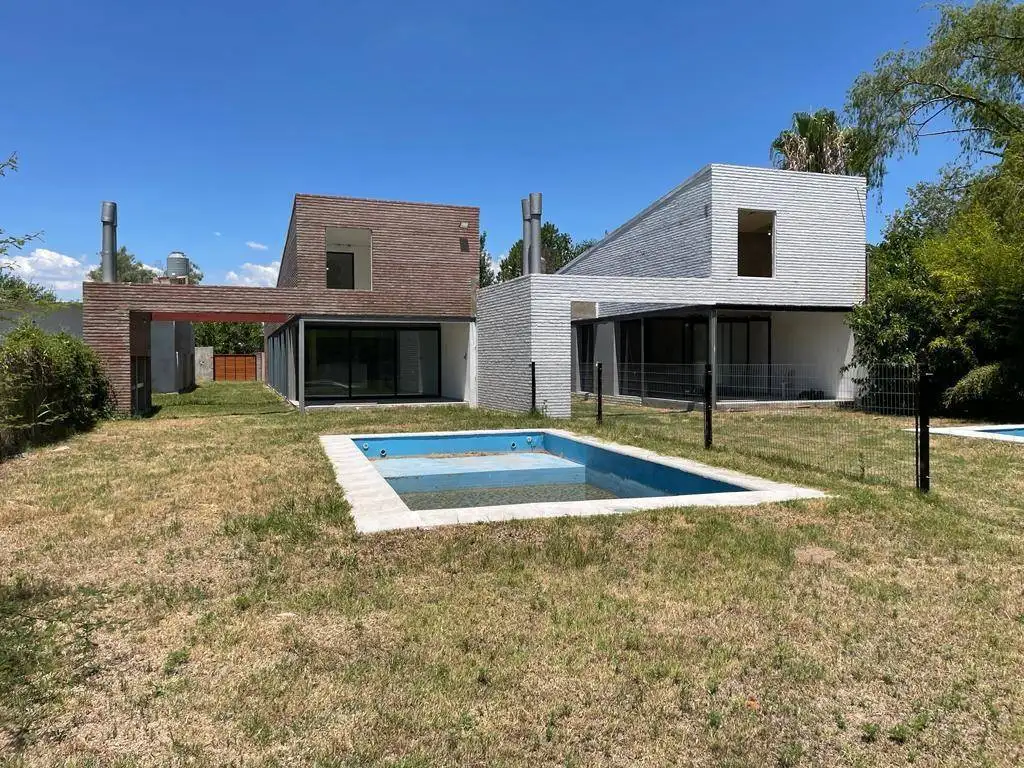 Casa / quinta a estrenar en Villa California - Rincón Ruta 1