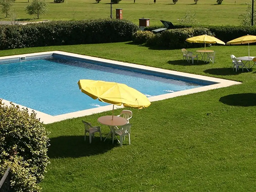 Áreas comunes piscina, club-house en Las Cañuelas