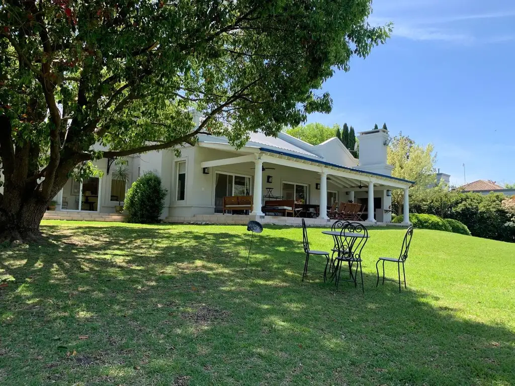 Venta Casa De Campo Argentino En Club De Campo San Francisco