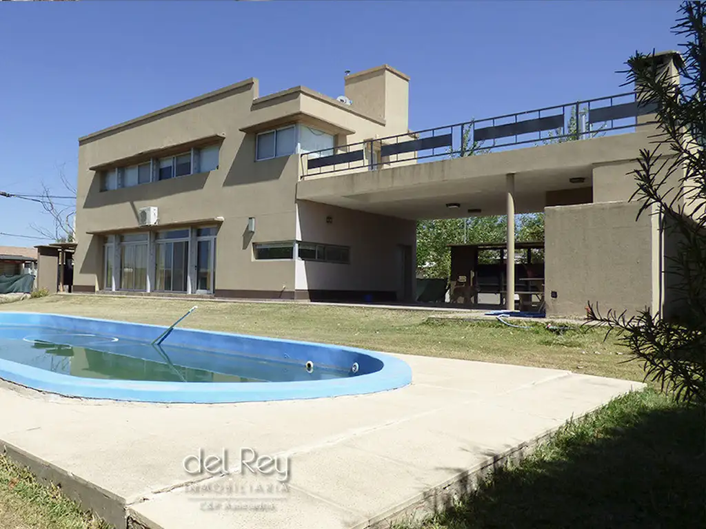 del Rey Inmobiliaria alquila temporario: Tierra de sueños 3, jardín con pileta, 3 dormitorios.