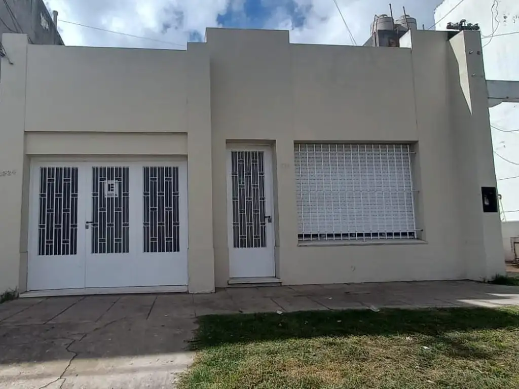 Casa en venta - 2 Dormitorios 1 Baño - Cochera - 200Mts2 - Tolosa