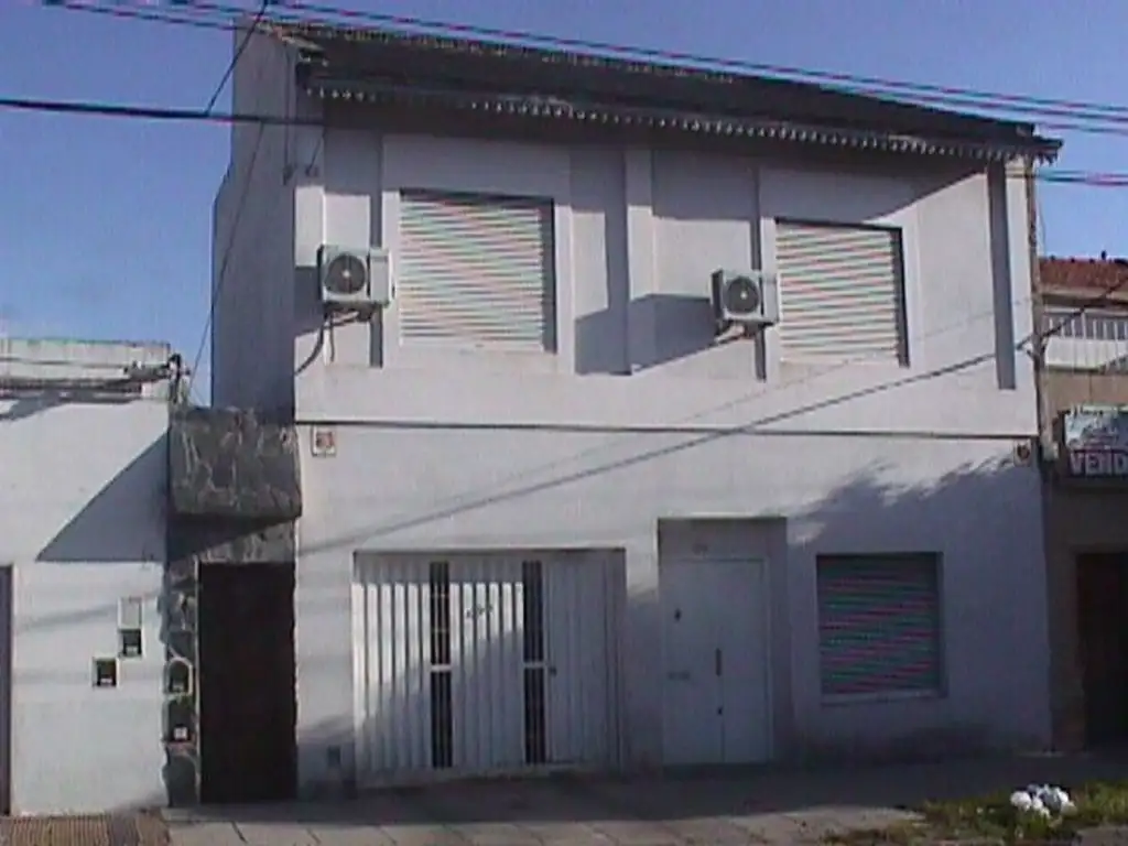 EN VENTA CHALET AL FRENTE EN SANTOS LUGARES, EN 2 PLANTAS, CUENTA CON 3 DORMITORIOS - FICHA 5647