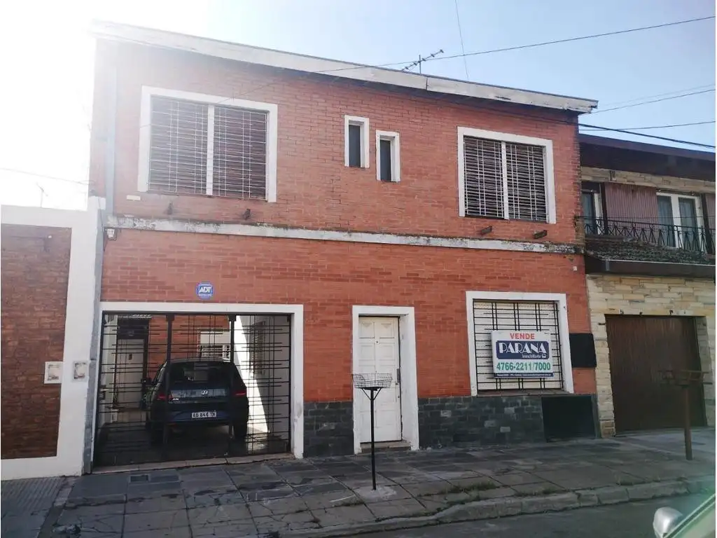 CASA EN PH AL FRENTE DE 3 AMBIENTES A METROS DE PARANA Y ESTACION.