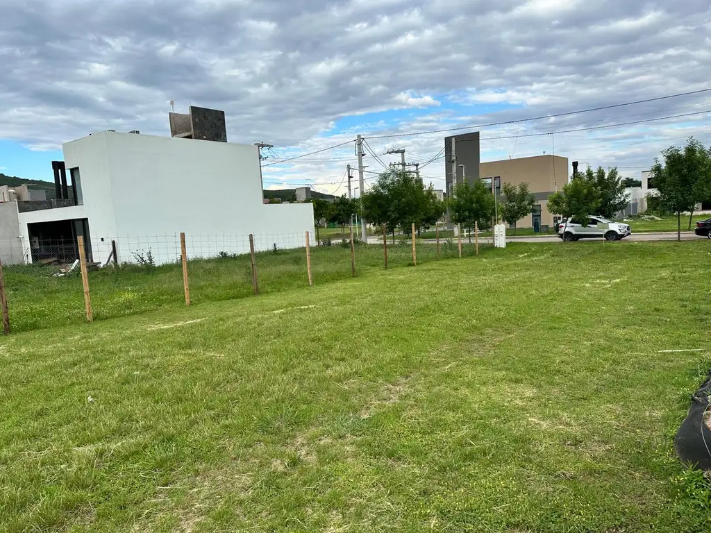 VENTA LOTE EN B° TEJAS 4, MALGUEÑO