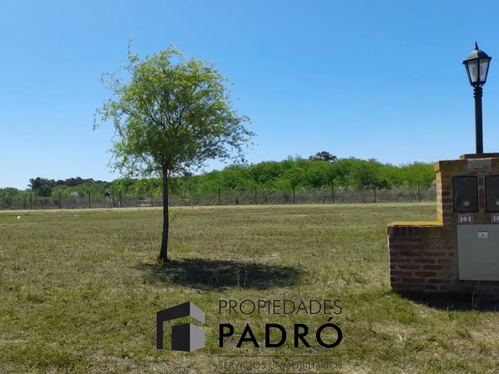 Lote terreno 104 en venta. Barrio Cerrado La Elina, Comarcas de Luján. Zona Oeste