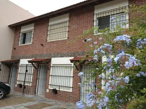 Triplex en venta - 3 dormitorios 2 baños - La Lucila Del Mar