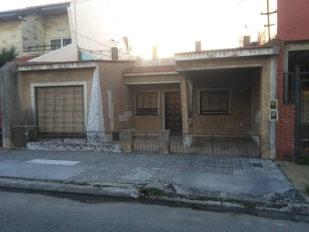 CASA EN VENTA MOLINA AL 500 SARANDI