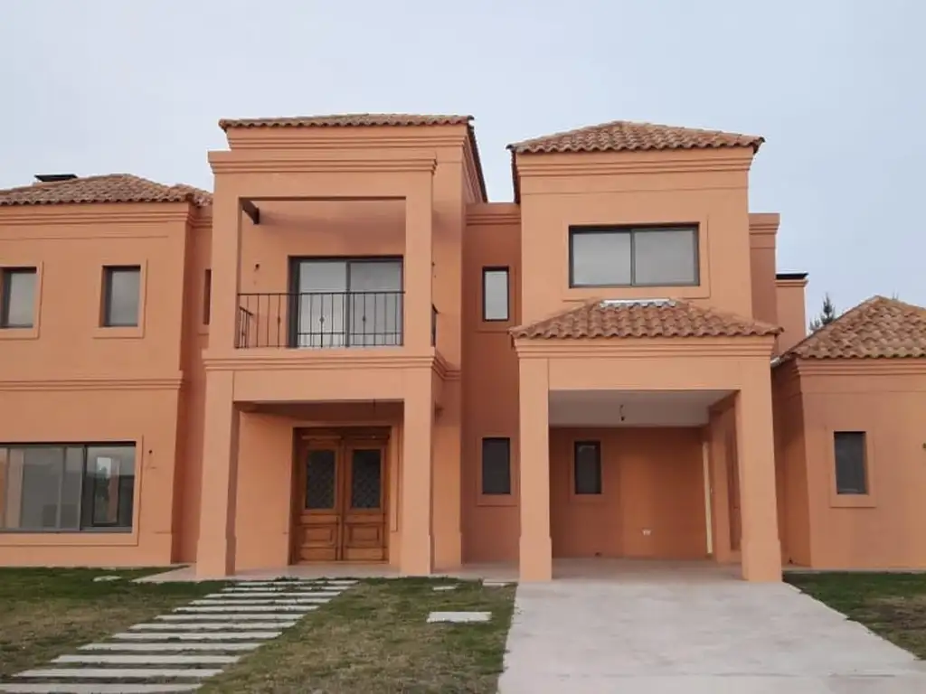 Casa con 3 dorm. + playroom en La Reserva Cardales