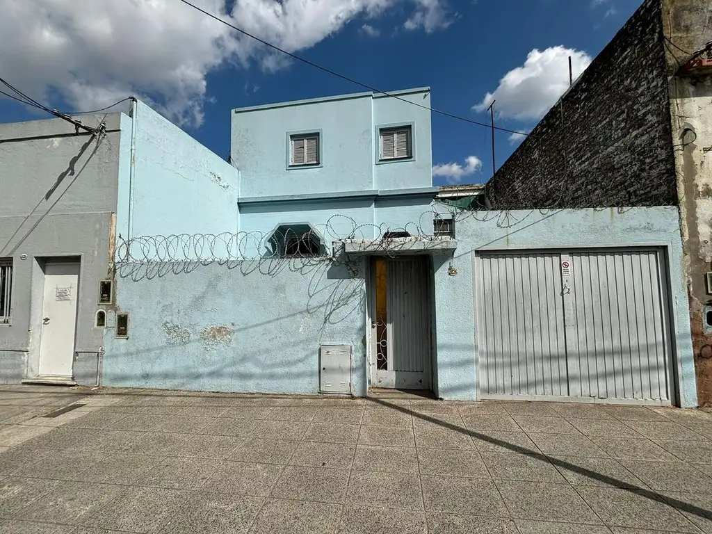 Casa Sobre lote propio. Zona Comercial