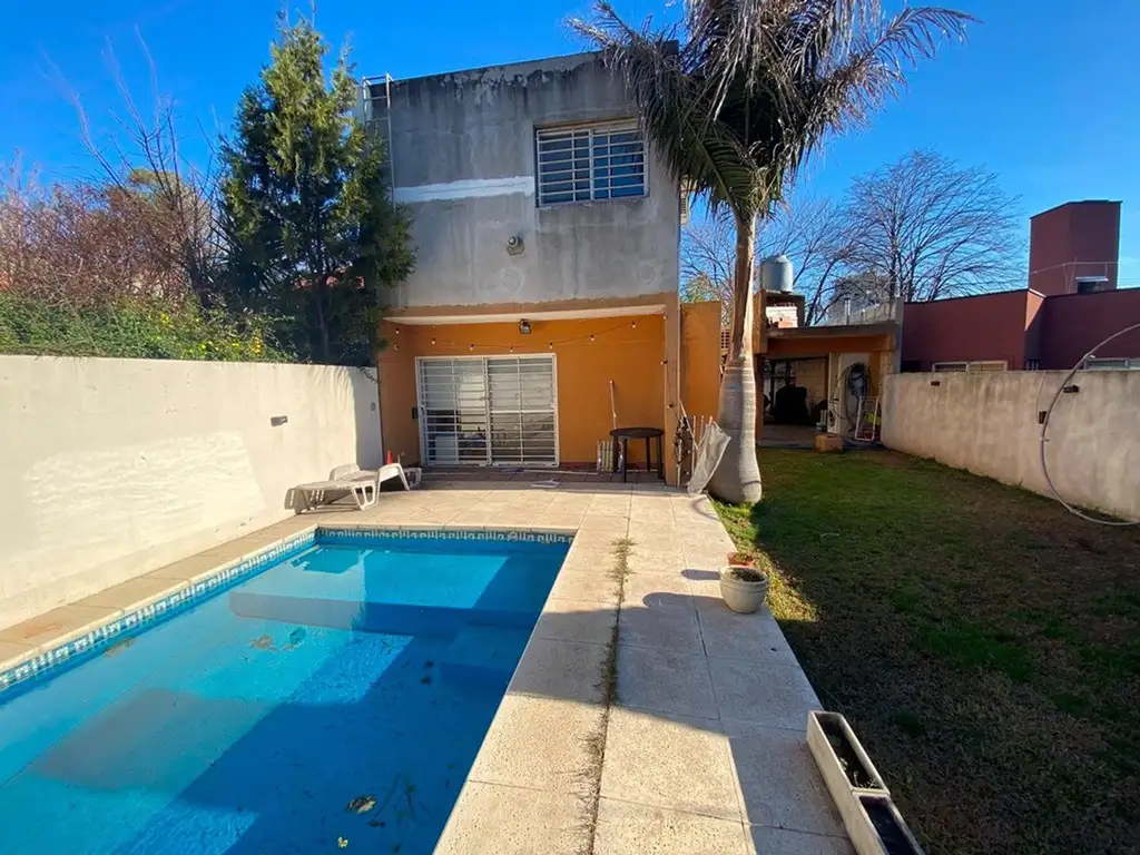 CASA EN VENTA :: 5 AMBIENTES :: UDAONDO