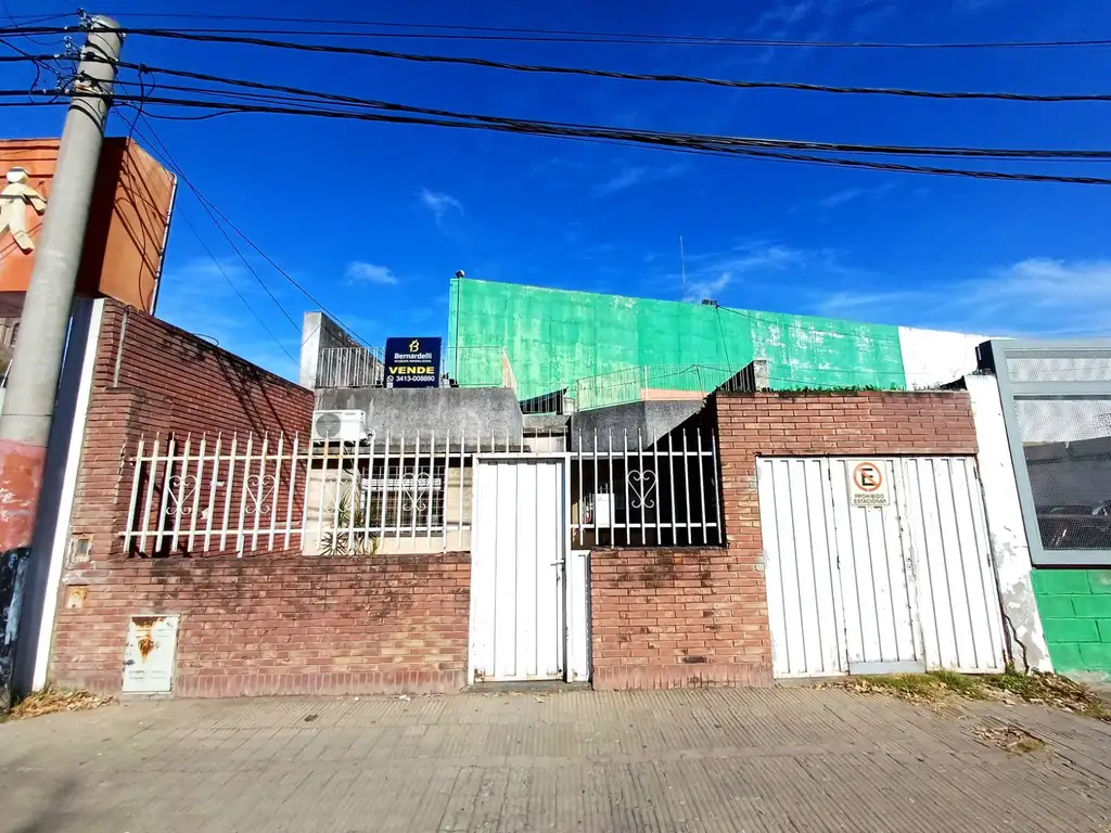 Casa en venta de 2 dormitorios c/ cochera en Jorge Cura