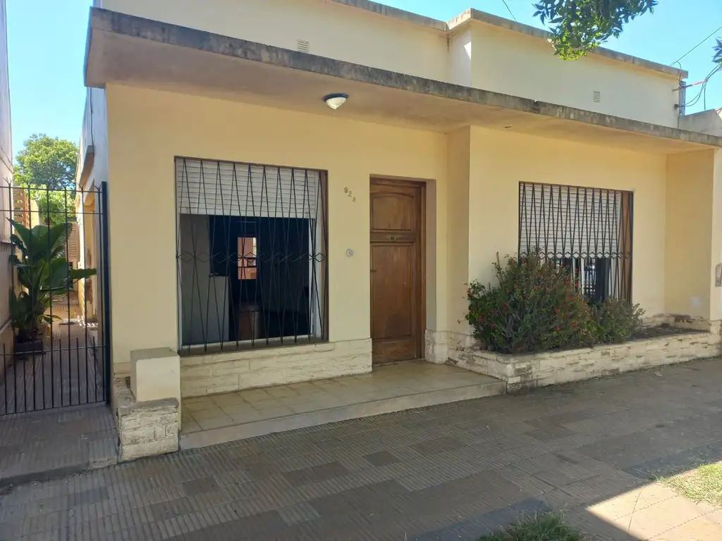 Casa Cèntrica En Venta, General Las Heras