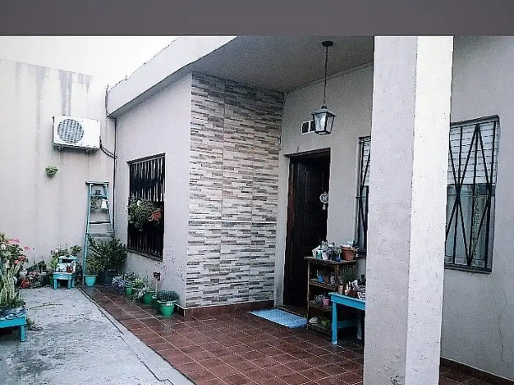 CASA INTERNA DE 3 AMBIENTE  CON TERRENO LIBRE  bernal o