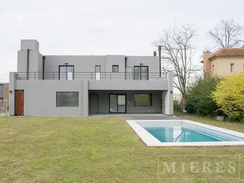 Casa en alquiler anual sobre lote interno en area 2 de San Matias