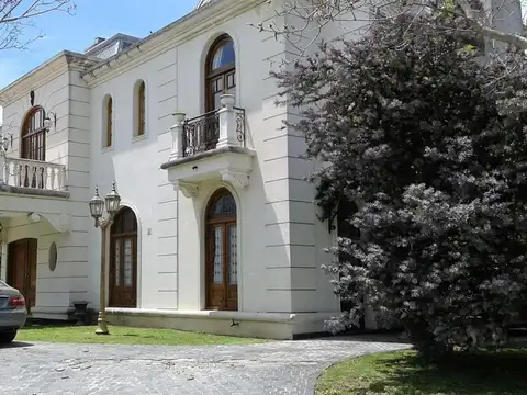 Casa en Alquiler - 4 dormitorios - USD 5.000