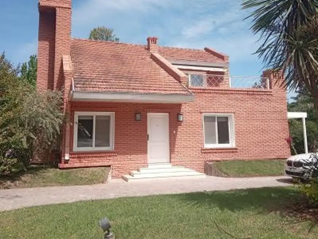 Casa en Venta en Barrio El Bosque, Campana