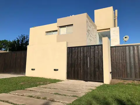 VENTA CASA ROLDAN- HERMOSA