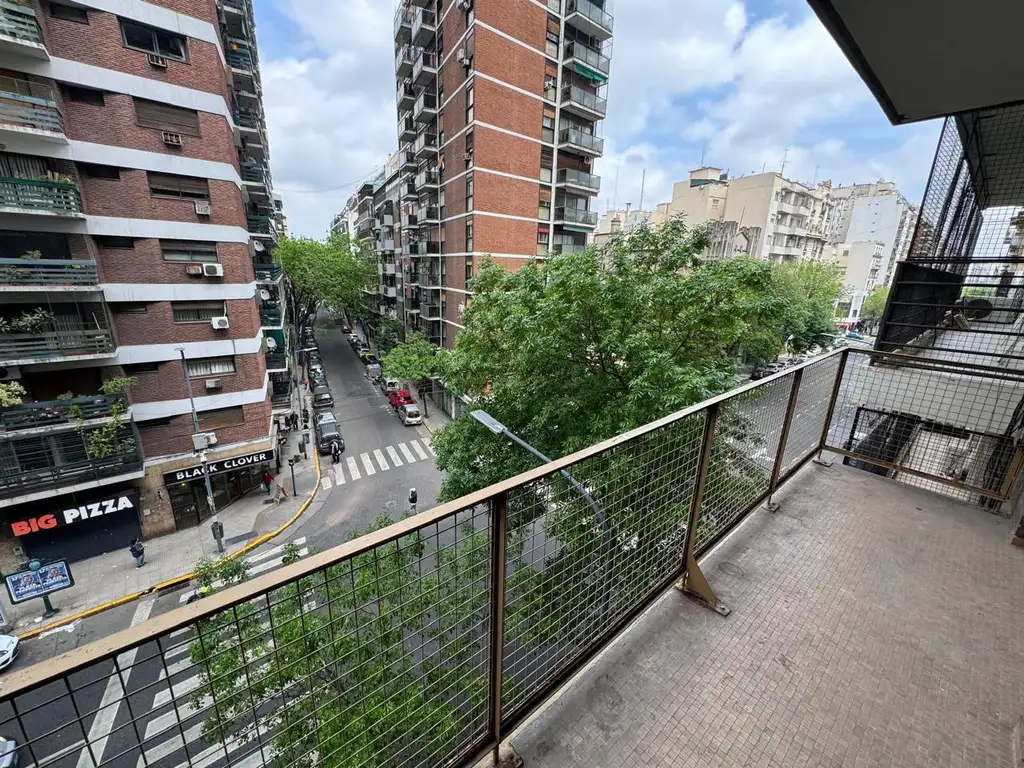 Departamento en Venta  3 Ambientes en Almagro - con baulera y dependencia de servicio