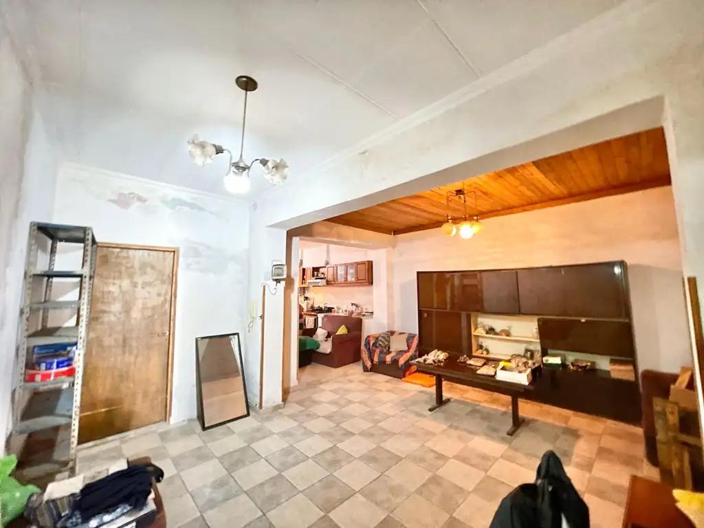 CASA DE 3 AMBIENTES CON JARDIN EN VENTA BARRIO LUDUEÑA