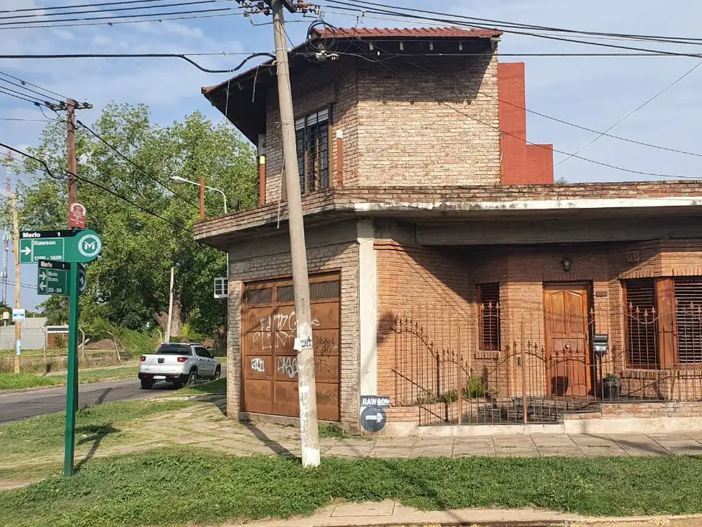 SE VENDE CHALET DE TRES DORMITORIOS EN MERLO