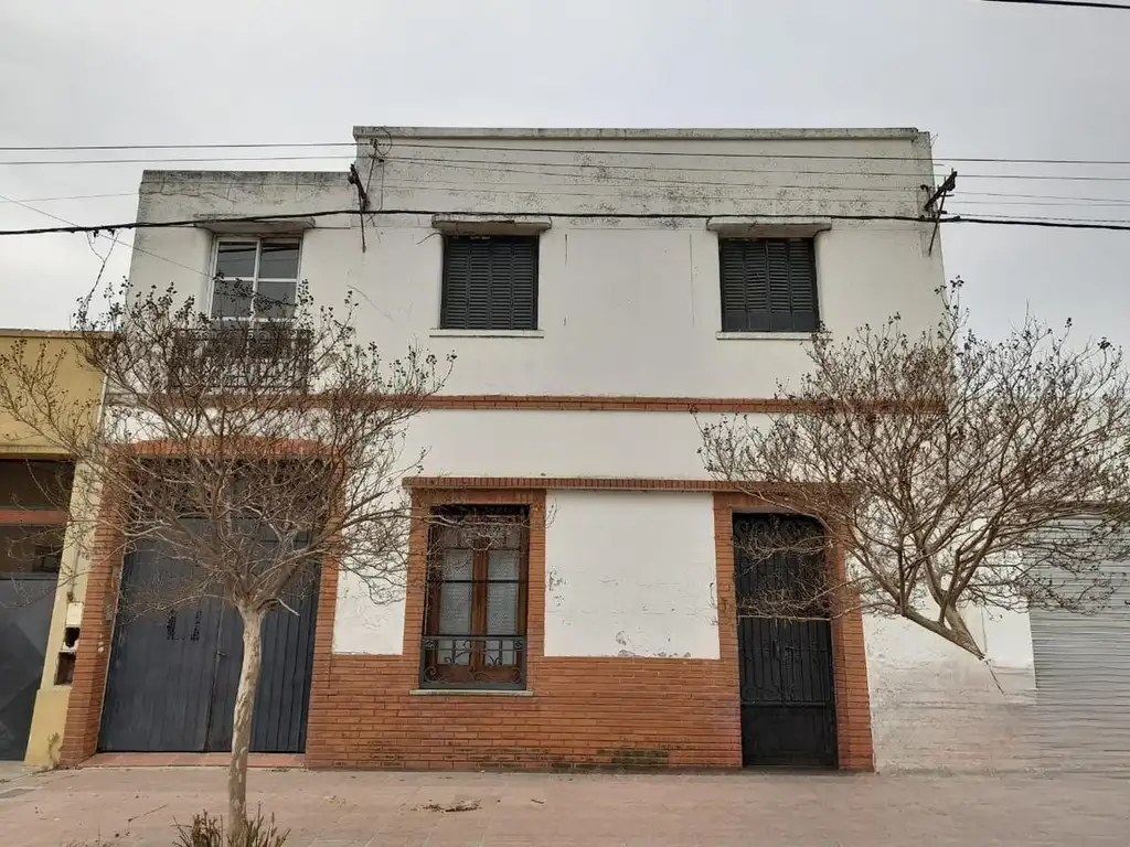 Casa en  Venta Rufino Centro a reciclar.  IDEAL INVERSOR