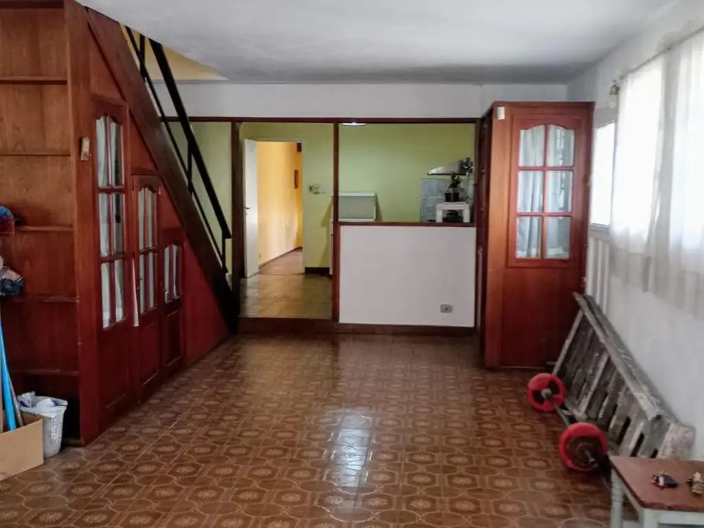 SE VENDE CASA 4 DORM.- BARRIO COLINAS de VELEZ SARSFIELD