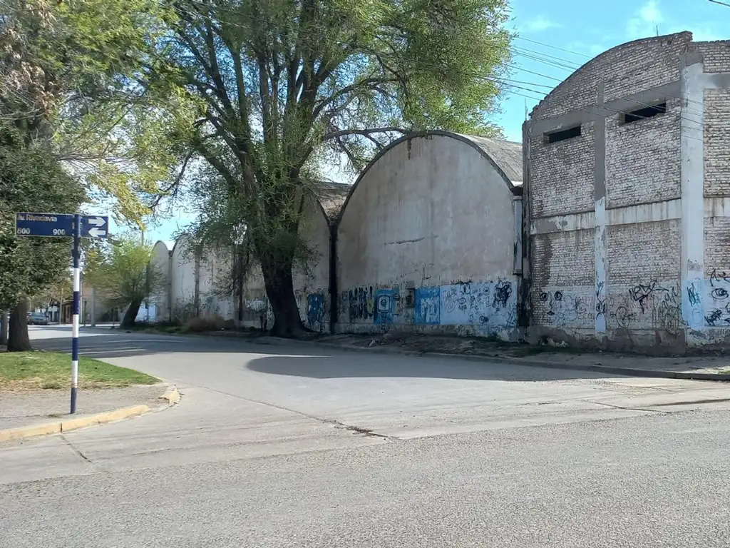 EXCELENTE UBICACION - CAMARA FRIGORIFICA /GALPÓN