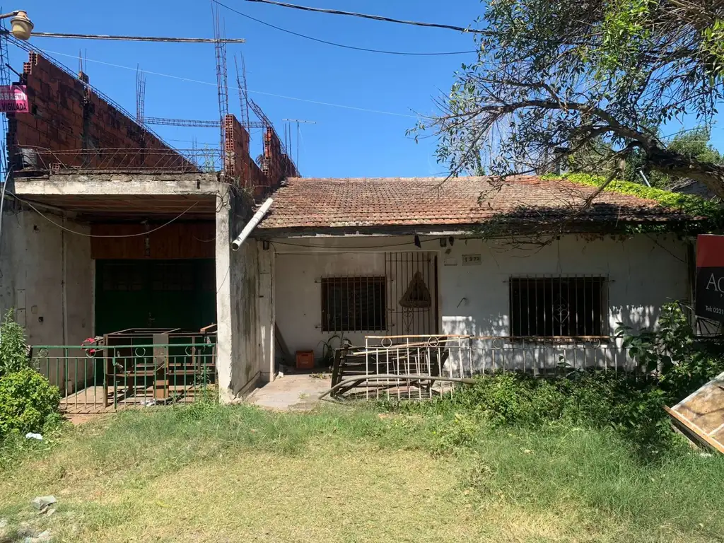 Casa a reciclar/demoler en City Bell