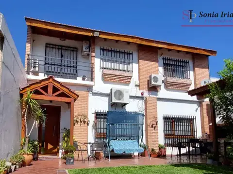 CASA DE 5 AMBIENTES EN VENTA- Villa Tesei