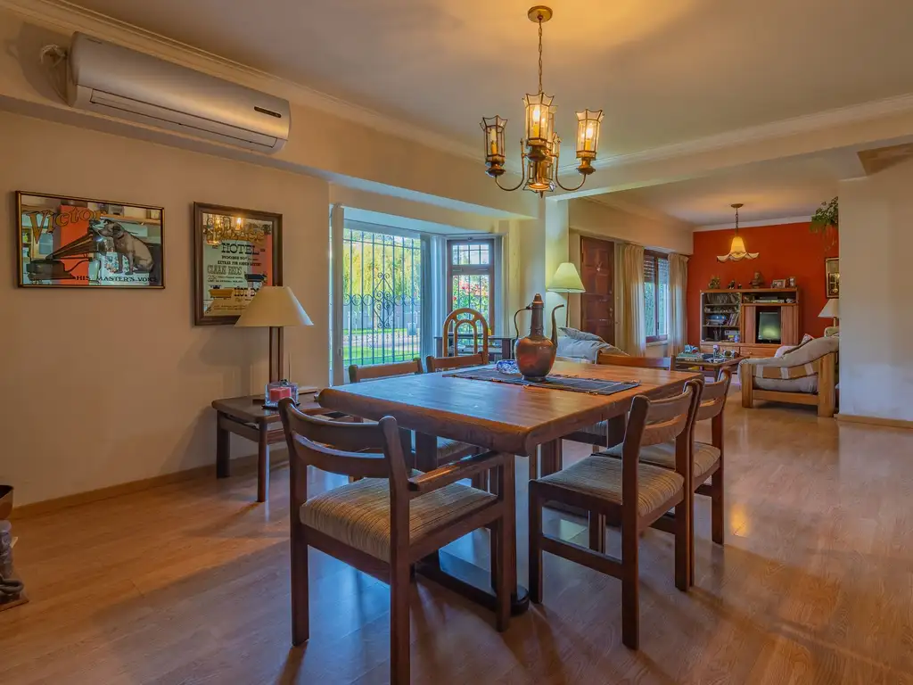 Casa Venta 33 años 5 ambientes, 2 cocheras, 513m2, Mariani 6200