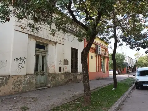 Se vende casa en zona comercial  -ciudad de Gálvez