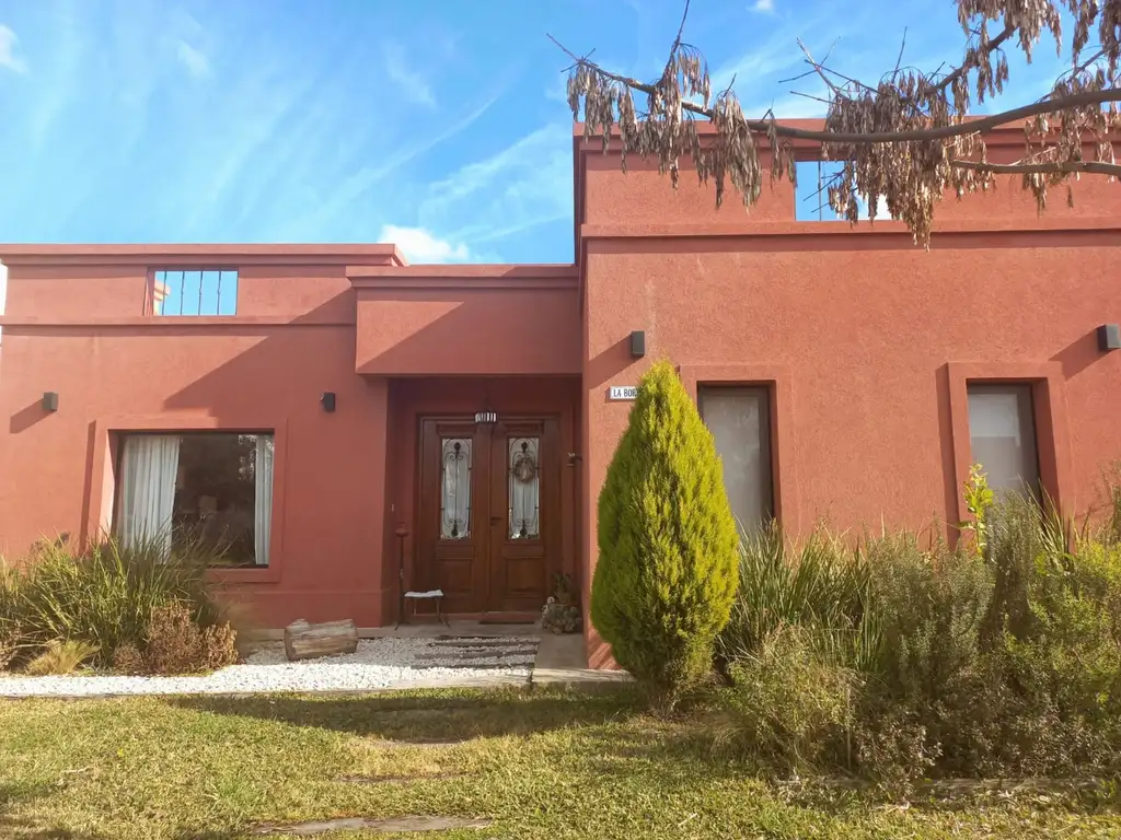 VENTA CASA 4 AMB B.SANTA ELENA PILAR DEL ESTE.