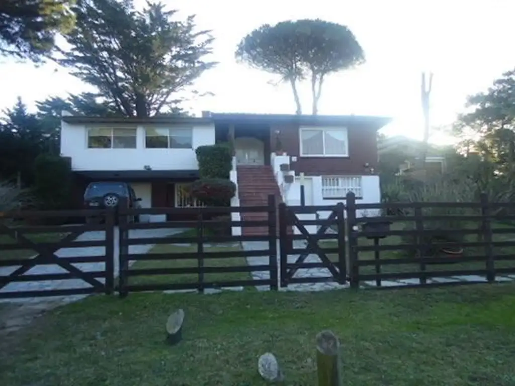 IMPORTANTE CHALET Y DEPARTAMENTO DE 4 AMBIENTES ZONA  EL GATEADO