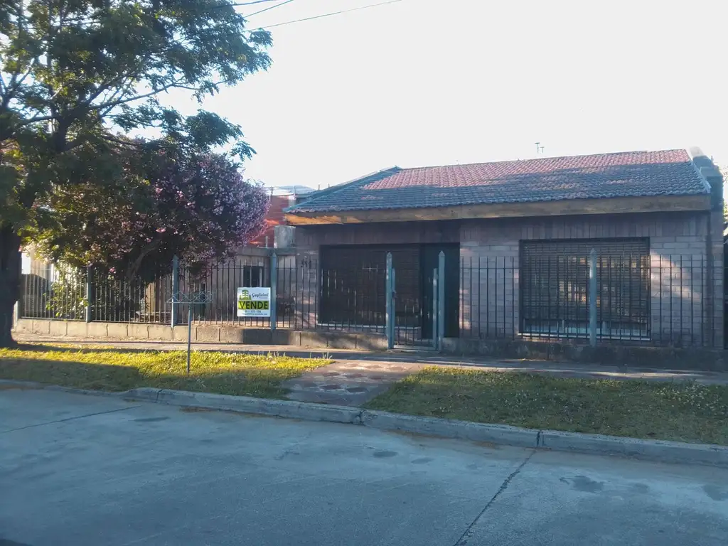 Casa, dos dormitorios, Barrio Del Pino, Campana.