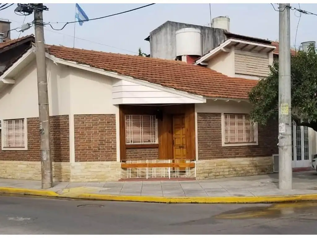 CHALET EN RAMOS MEJIA SUR EN VENTA